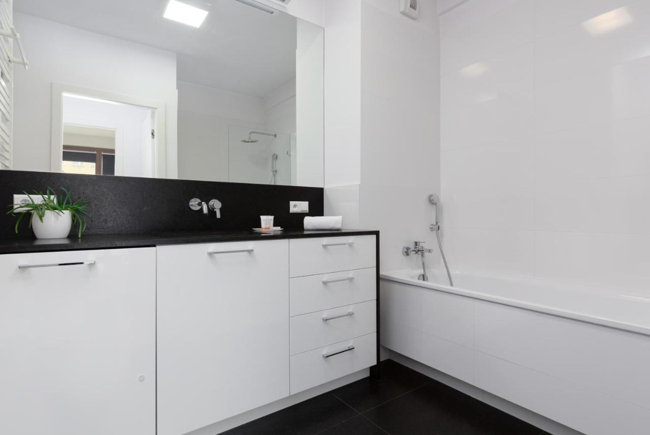 Ogrodowa Modern Apartment By Noclegi Renters وارسو المظهر الخارجي الصورة